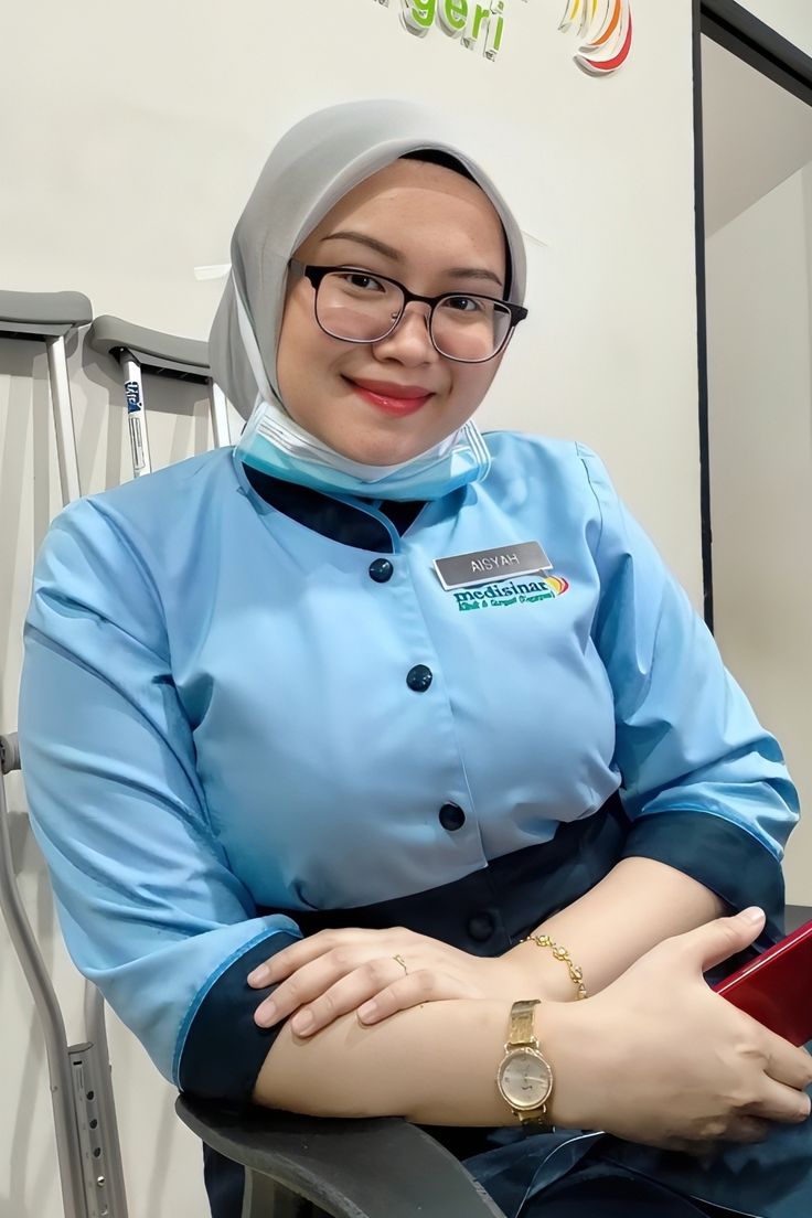 Indo Viral Hijaber cute karyawan bank berbaju biru hijab segiempat